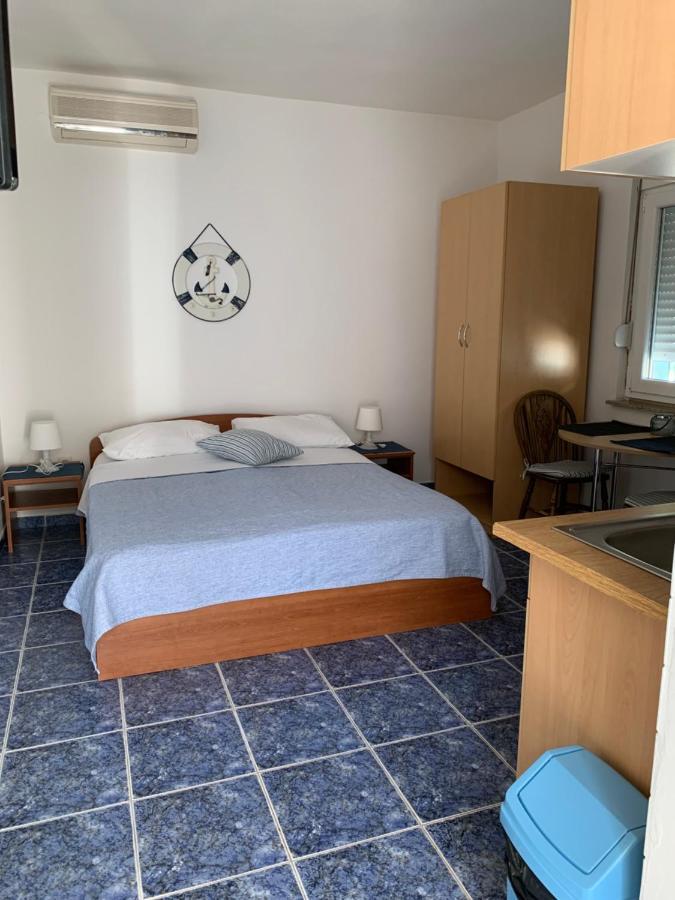 Apartmani Antonela Seline Eksteriør billede